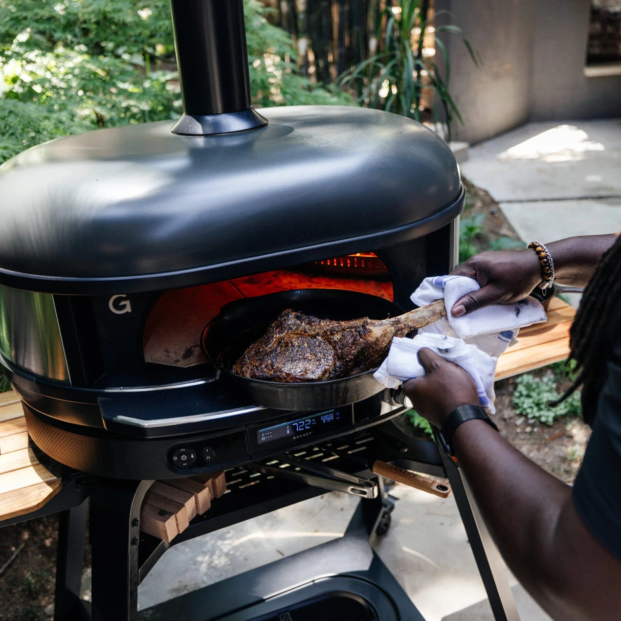 GMPOBUS1625 - Dome 2 - Noir - Gozney - BBQ Québec