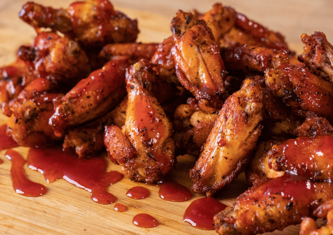 Ailes de poulet du tonnerre et les meilleures sauces piquantes pour les accompagner - BBQ Québec