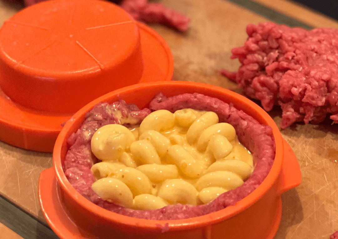 Burger facile farci au macaroni au fromage - BBQ Québec