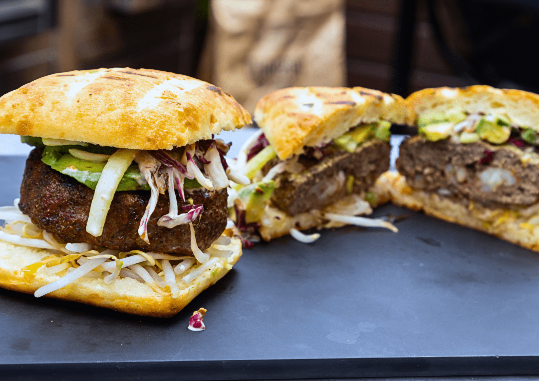 Burger terre et mer farci aux crevettes - BBQ Québec
