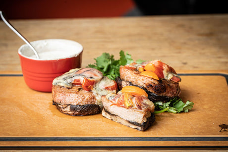 Côtelettes de porc sur champignons portobellos - BBQ Québec