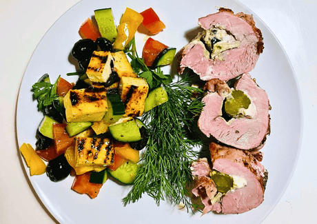 Filet de porc farci aux cornichons et salade d’halloumi grillé - BBQ Québec