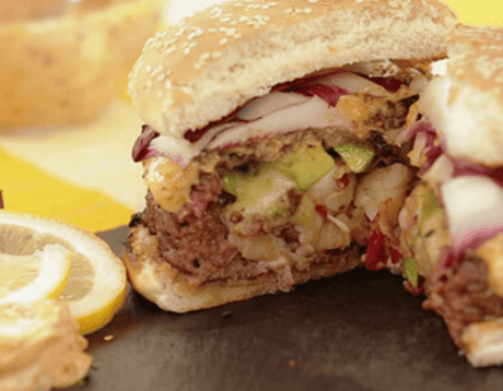 Les 3 burgers d'été farcis - BBQ Québec