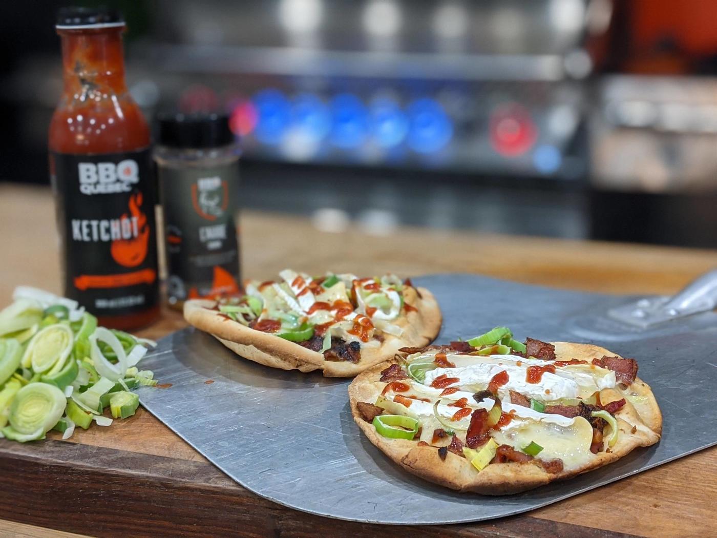 Pizza minute brie lardons et poireaux - BBQ Québec