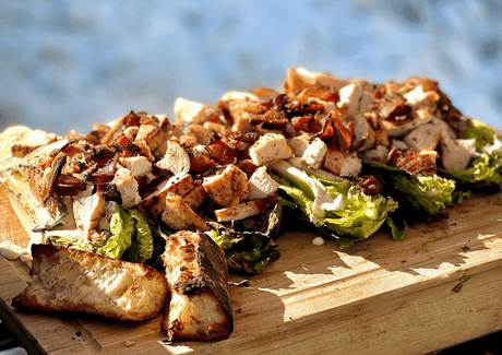 Salade César au poulet et au bacon - BBQ Québec