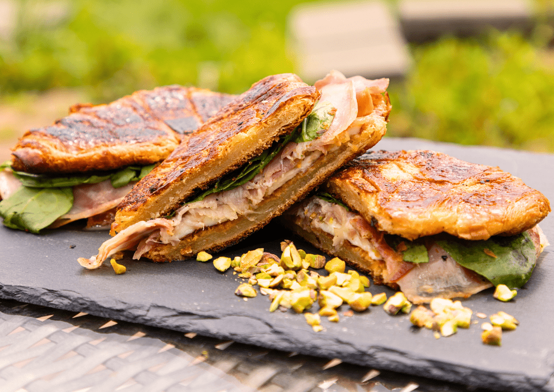 Sandwich de croissants « smashés » - BBQ Québec