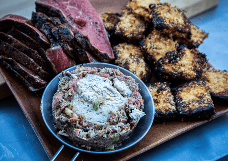 Tartare de bœuf et « fondue » au fromage - BBQ Québec