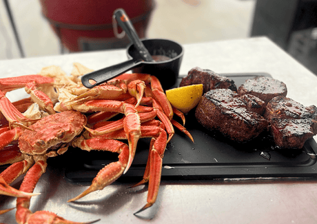 Terre et mer de pattes de crabe et de filet mignon - BBQ Québec