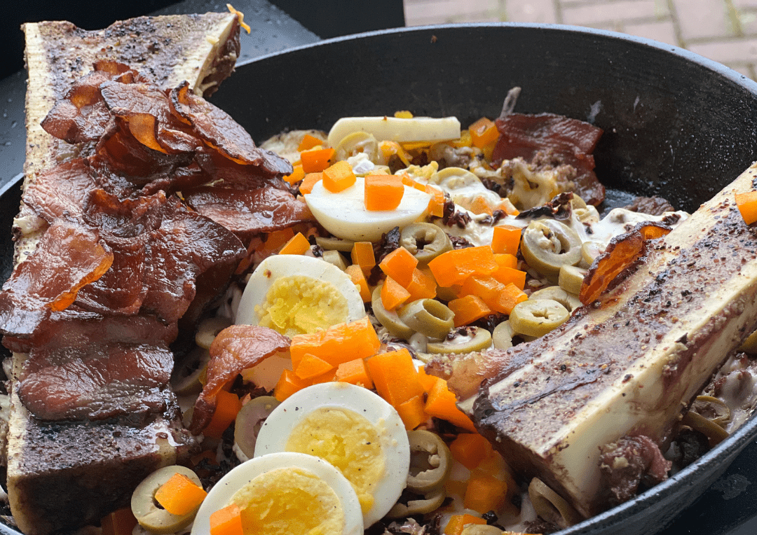 Trempette keto et chips d’halloumi et de bacon - BBQ Québec