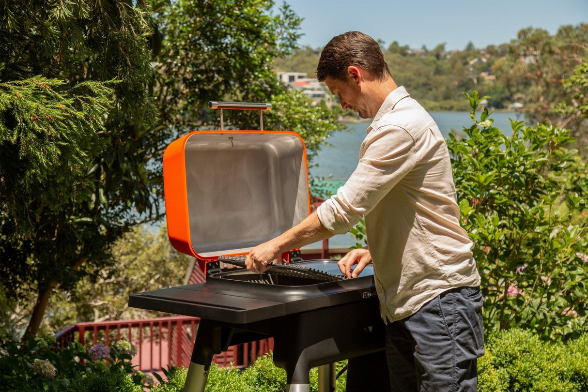 HBE2G3B - Everdure - Force Matte Black Gas Barbeque - BBQ Québec
