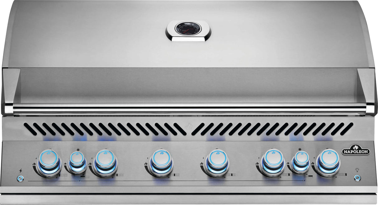 Napoleon Gril encastré de 44 po de série 700 avec brûleurs arrière infrarouges doubles, en acier inoxydable, Nouvelle génération - BBQ Québec