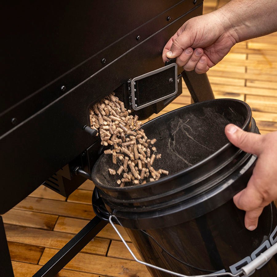 Navigator 6 - Series Vertical Pellet Smoker - 11115 - PBV6M - BBQ Québec